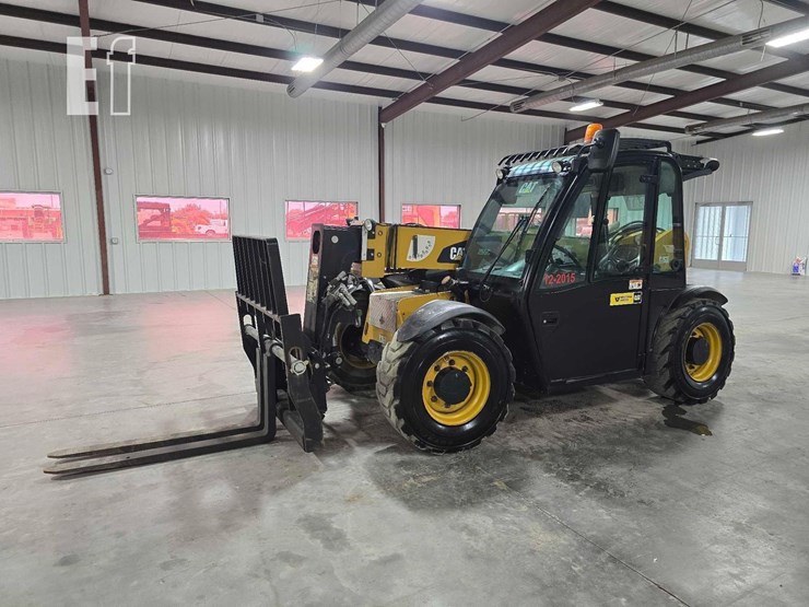 2020-caterpillar-th255c-image-1