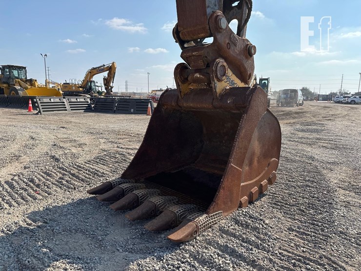 2018-deere-350g-lc-image-11