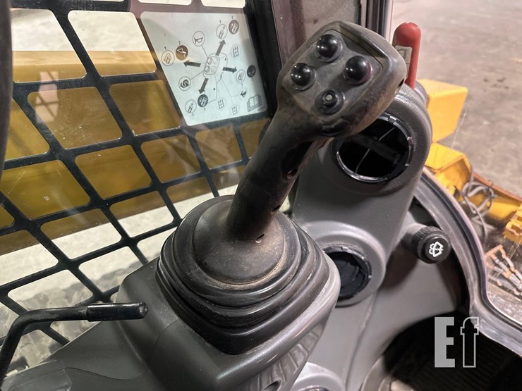 2019-caterpillar-299d2-xhp-image-17