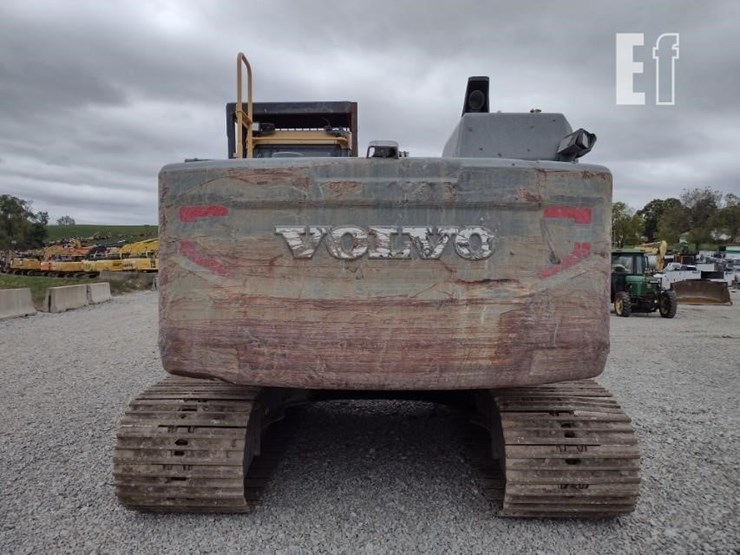 2015-volvo-ec220e-lr-image-4
