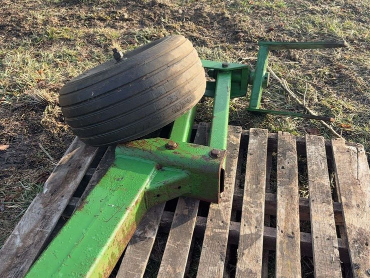 john-deere-planter-lift-assist-frame-and-tire-image-2