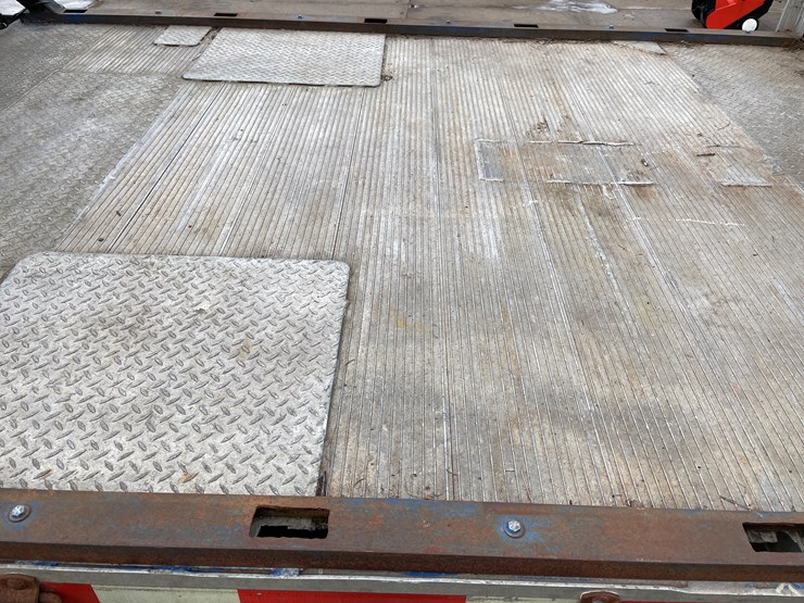 #350-•-12'-aluminum-flatbed-with-tommy-lift-gate-(custer,wi)-image-18