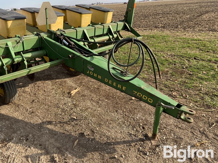 john-deere-7000-image-10