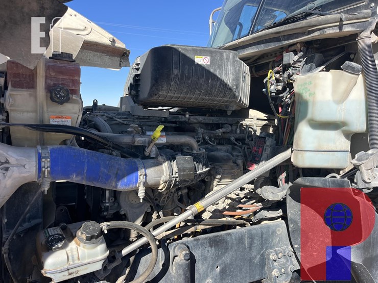 2022-freightliner-coronado-122-sd-image-7