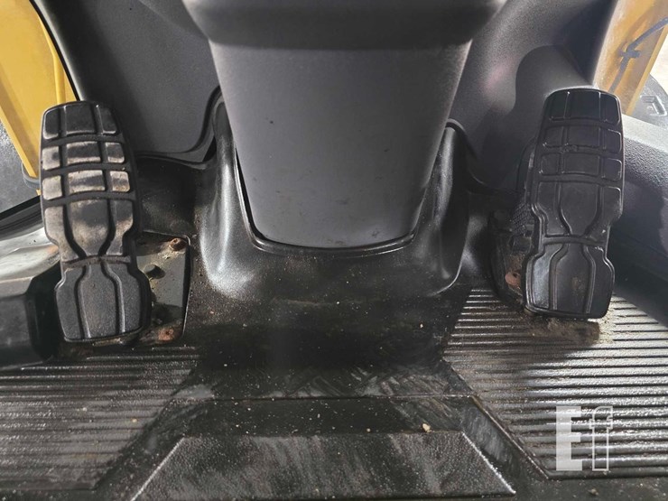 2018-caterpillar-930m-image-24