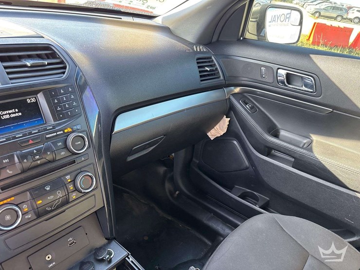 2018-ford-explorer-image-19