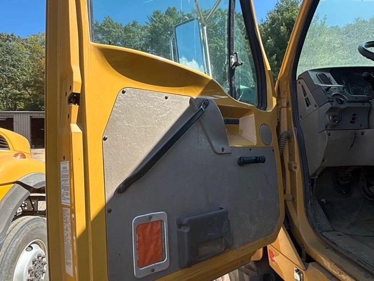 2008-sterling-l8500-image-44