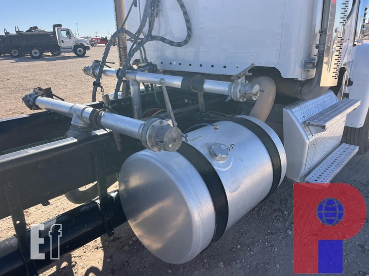 2022-freightliner-coronado-122-sd-image-5