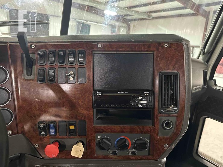 2009-mack-granite-gu713-image-18