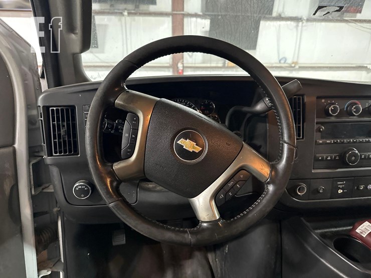 2018-chevrolet-express-2500-image-14