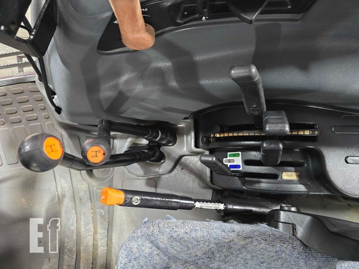 new-holland-tl100a-image-25