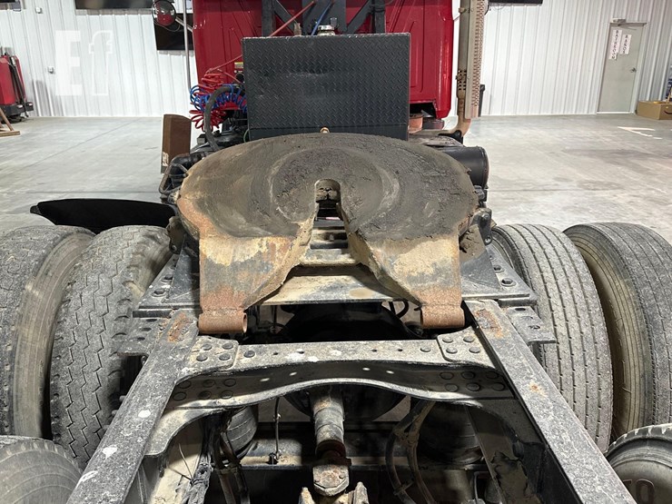 2012-mack-granite-gu713-image-9