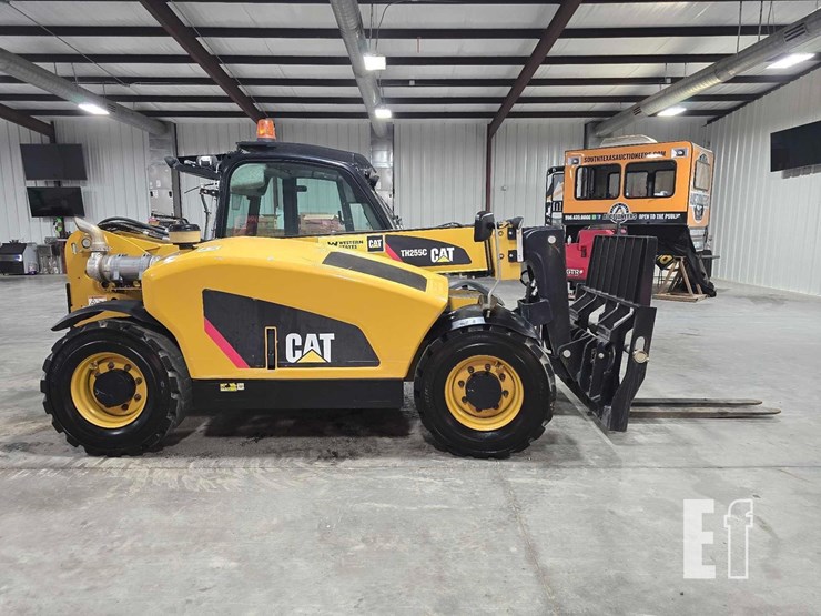 2020-caterpillar-th255c-image-6