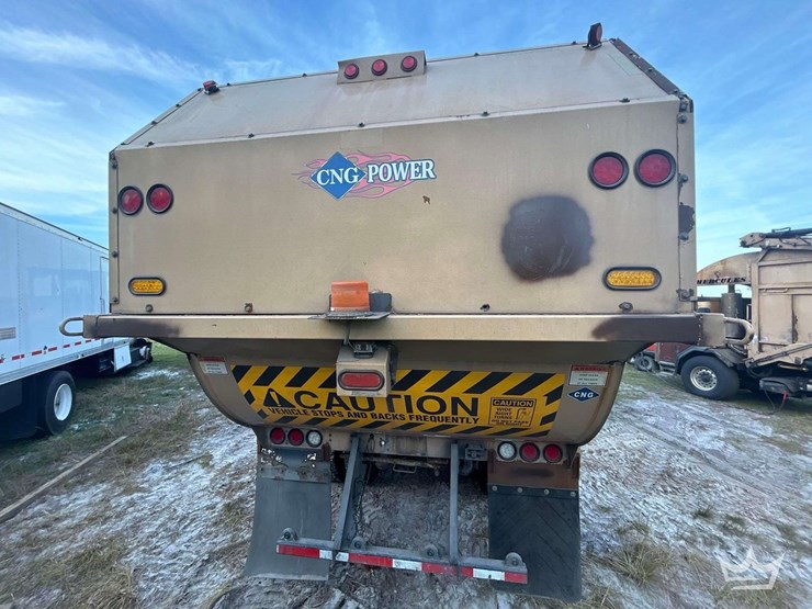 2018-peterbilt-320-image-25