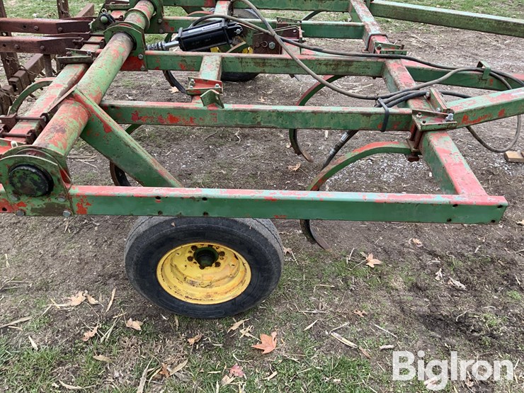 10'-10-shank-chisel-plow-image-14