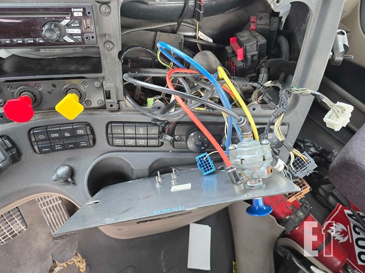 2018-freightliner-cascadia-113-image-27