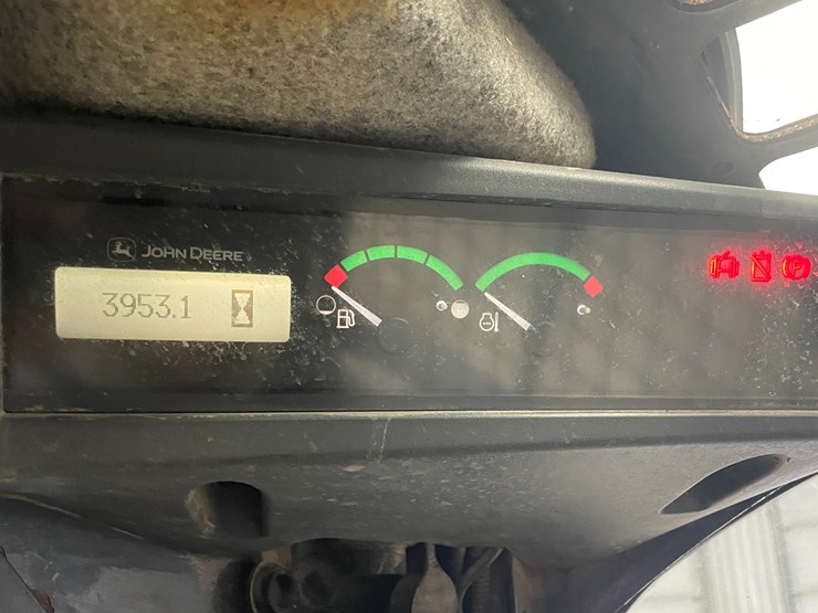 2011-john-deere-329d-image-32