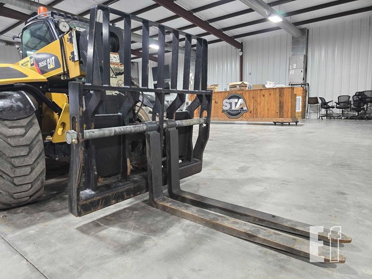 2020-caterpillar-th255c-image-10