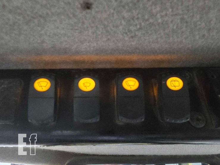 2013-caterpillar-d6n-lgp-image-19