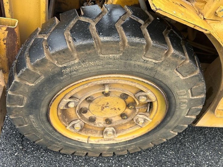 white-4000lb-propane-forklift-1193-image-10