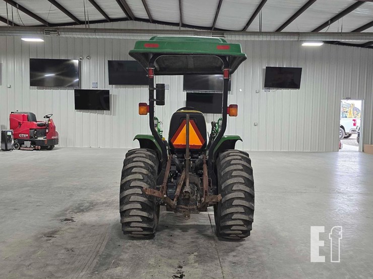 john-deere-3320-image-8