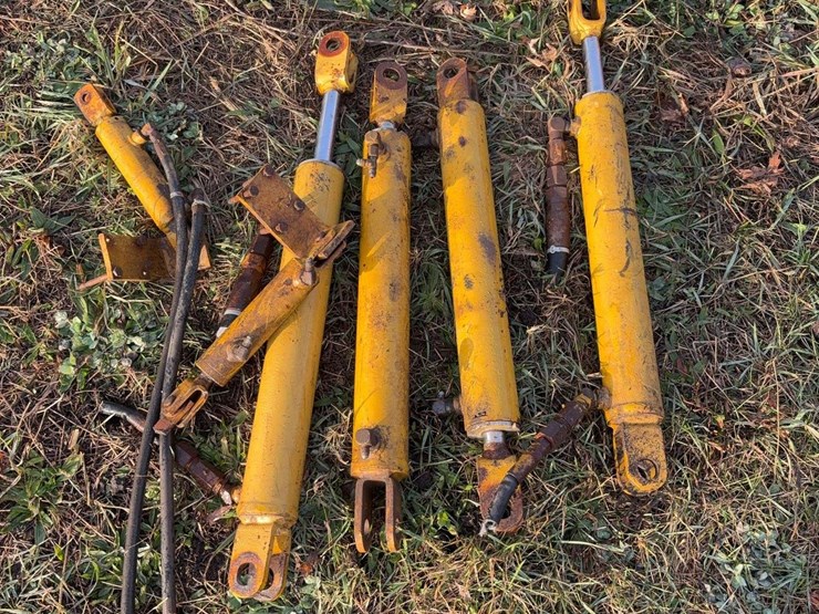 assortment-of-cylinders-various-sized-image-1