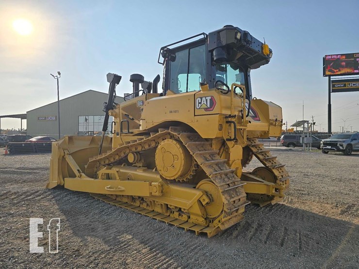 2020-caterpillar-d6-image-4