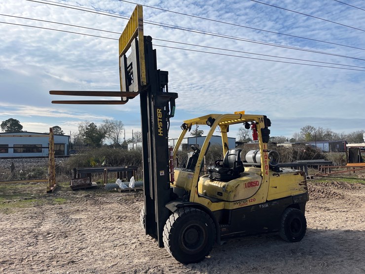 #8-•-hyster-120-fortis-forklift-image-17