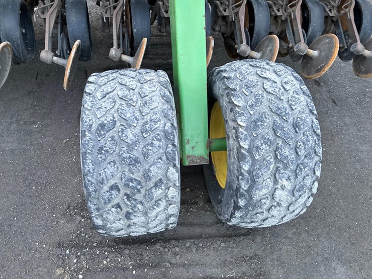 john-deere-1590-image-25