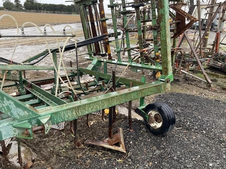 custom-3-pt-5-row-60"-fold-up-cultivator-image-14