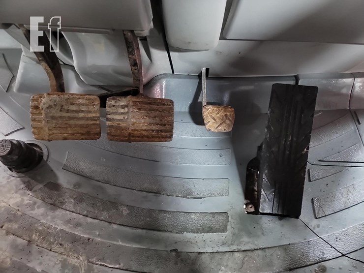 2015-caterpillar-420f-it-image-24