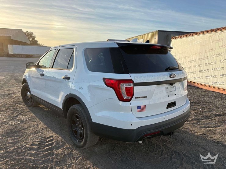 2016-ford-explorer-image-4