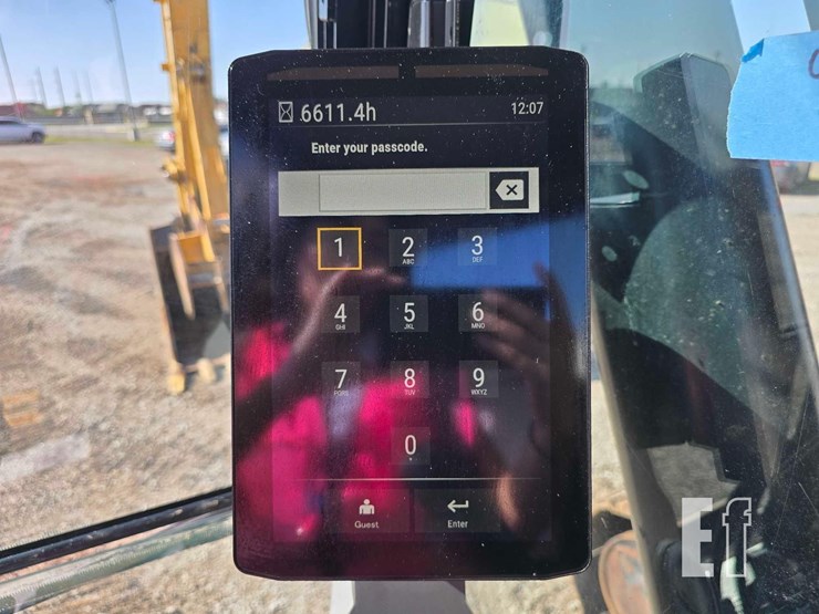 2020-caterpillar-323-image-29