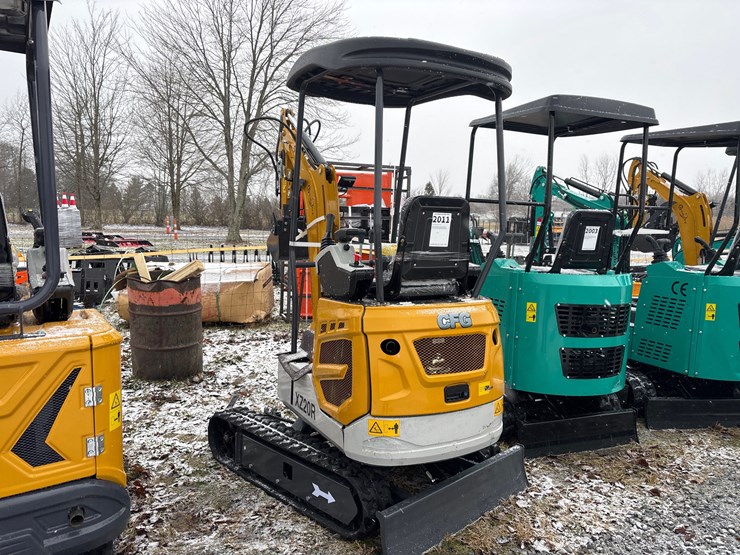 #2011-•-unused-xz20r-mini-excavator-image-4