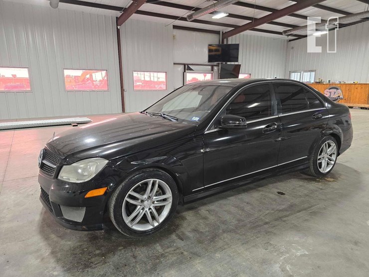 2014-mercedes-benz-c250-image-1