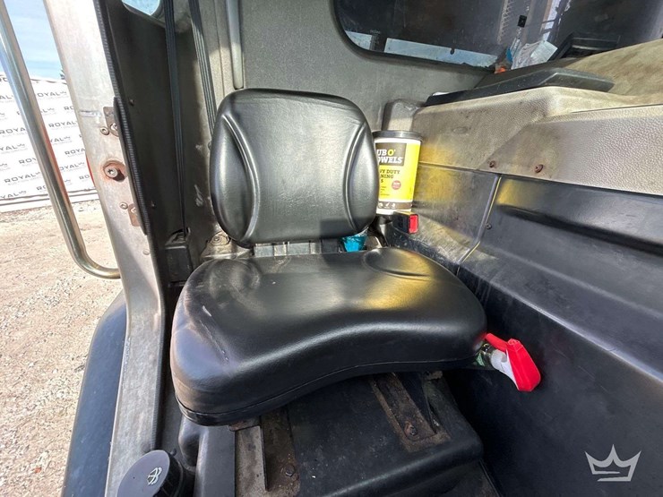 2017-peterbilt-320-image-36