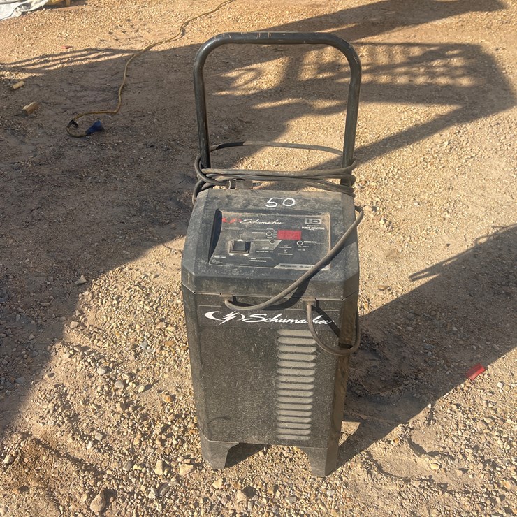 #50 • SCHUMACHER BATTERY CHARGER