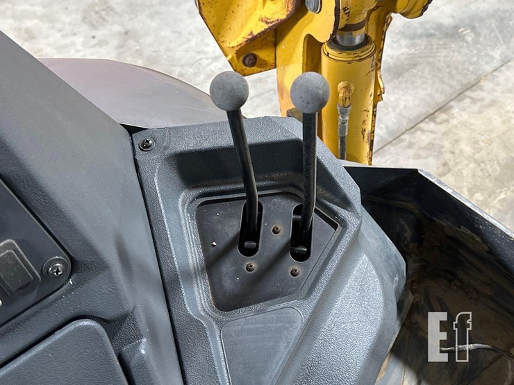 2020-deere-310l-ep-image-28