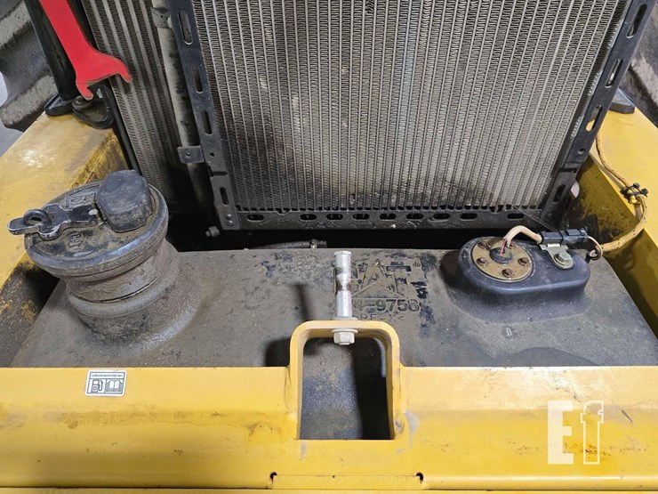 2012-caterpillar-cp56b-image-29