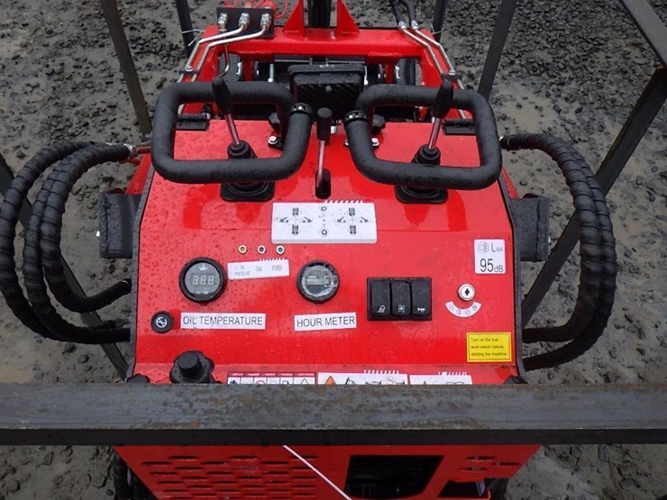 2025-agt-ysrt14-skid-steer-tracked-loader-image-12