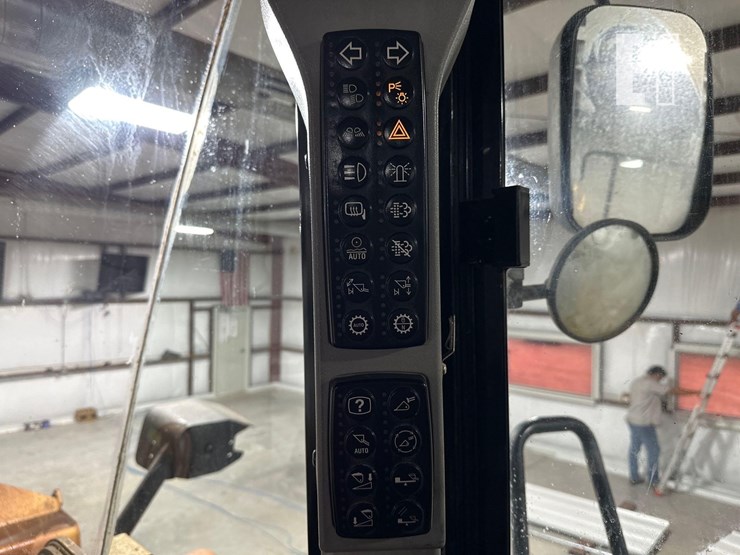 2013-caterpillar-966k-image-16