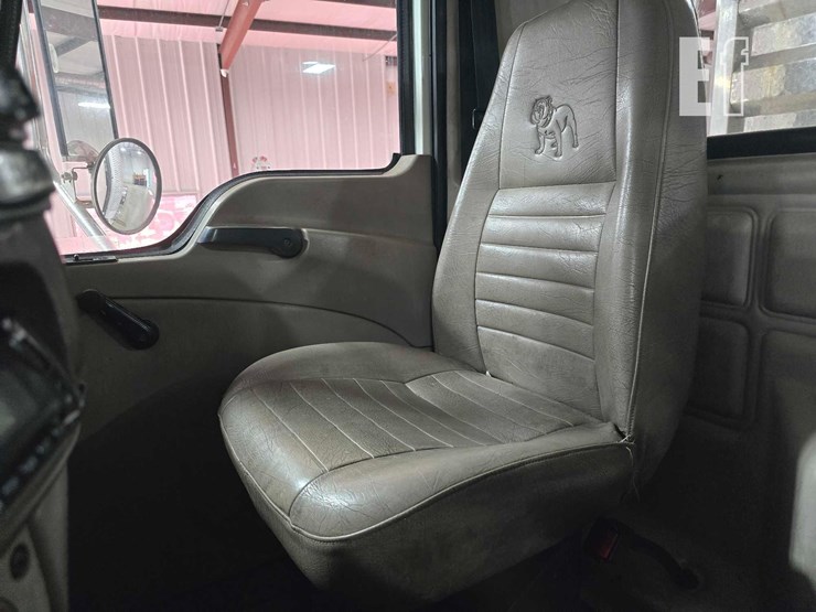 2005-mack-vision-cxn613-image-18