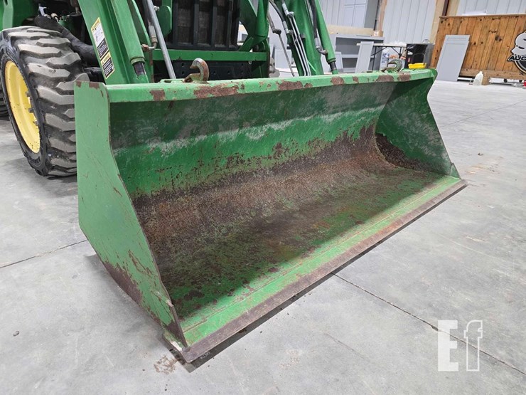 john-deere-3320-image-10