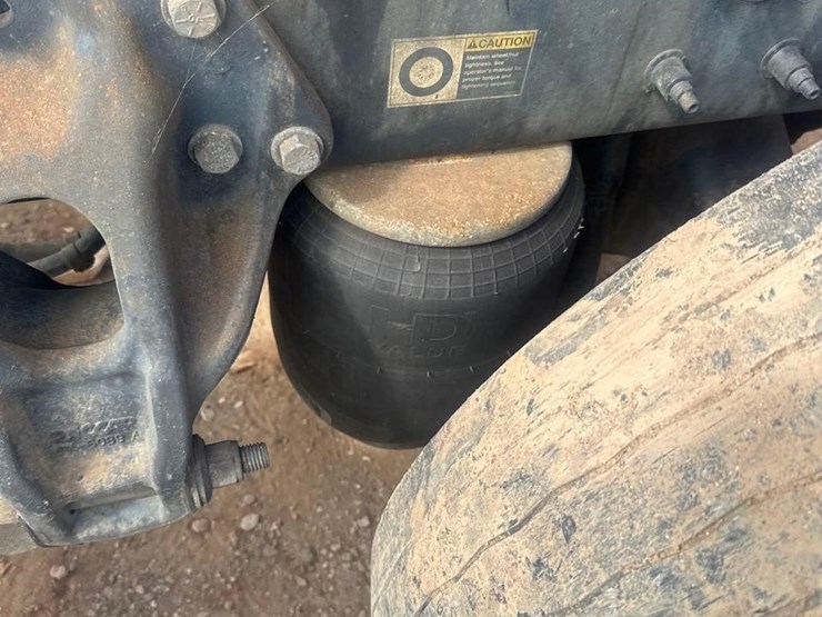 2016-peterbilt-579-image-13