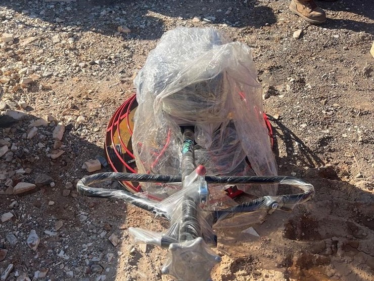 future-hand-held-trowel-image-3