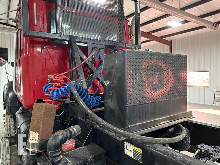 2012-mack-granite-gu713-image-12