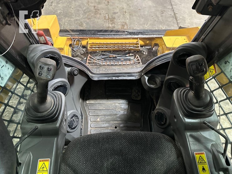 2019-caterpillar-299d2-xhp-image-15