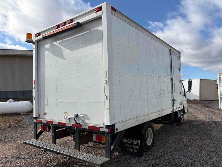 2004-gmc-w3500-image-5