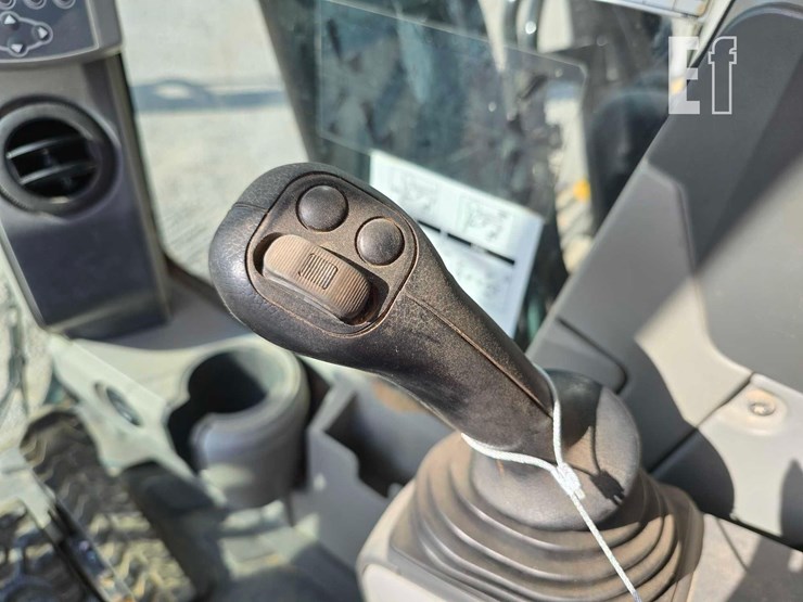 2016-caterpillar-349fl-image-16