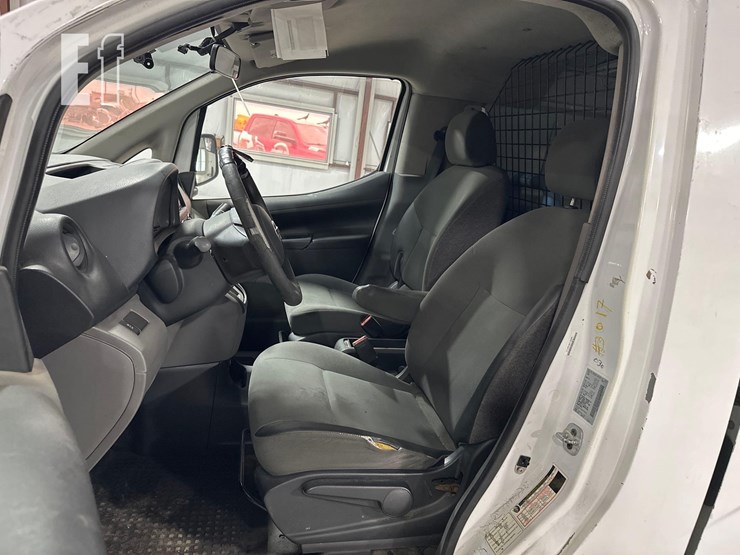 2016-nissan-nv200-image-9